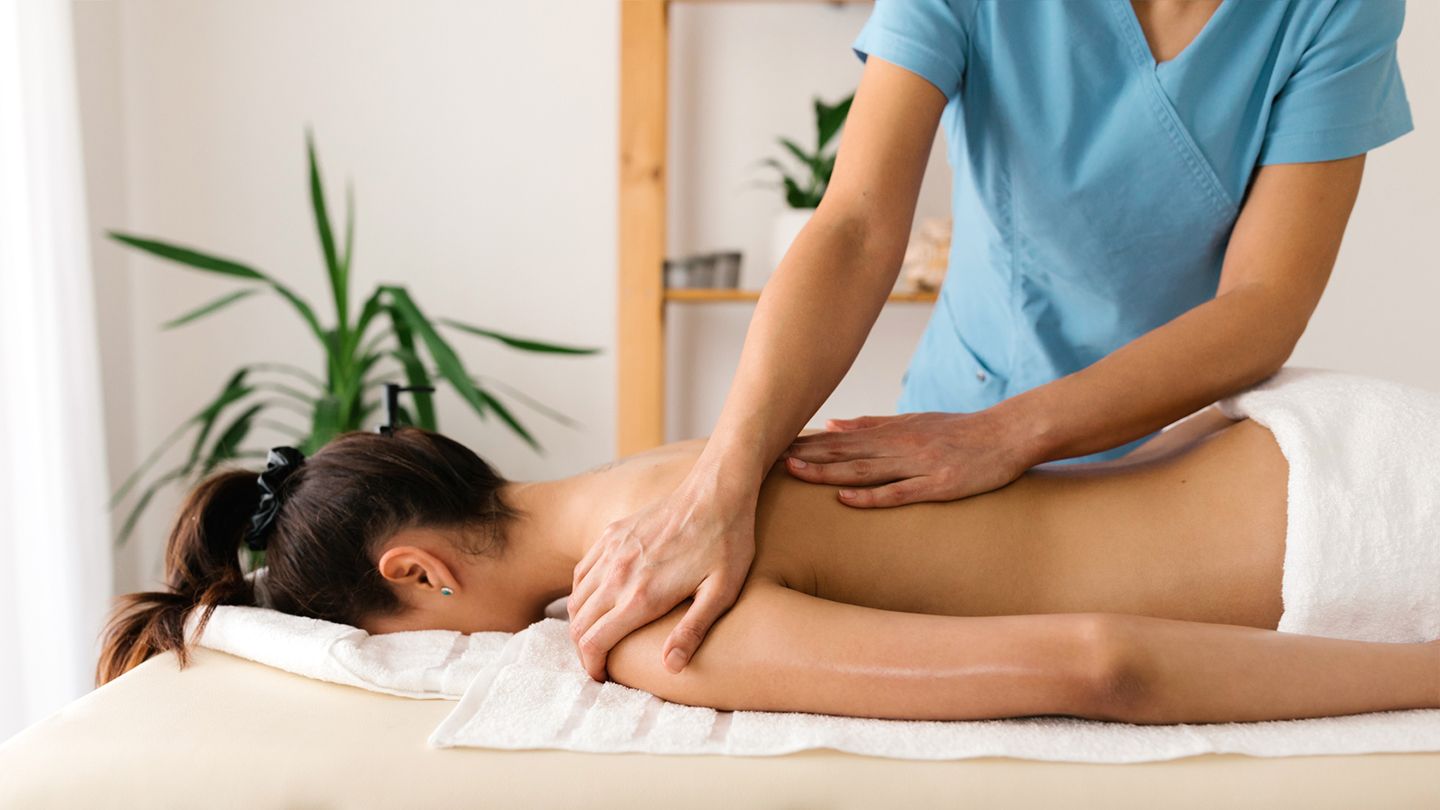 Read more about the article Do Massage Therapists Do Foot Massages  : The Essential Guide