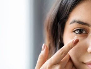 Can I Use an Eye Massager While Wearing Contacts?