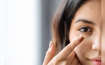 Can I Use an Eye Massager While Wearing Contacts?